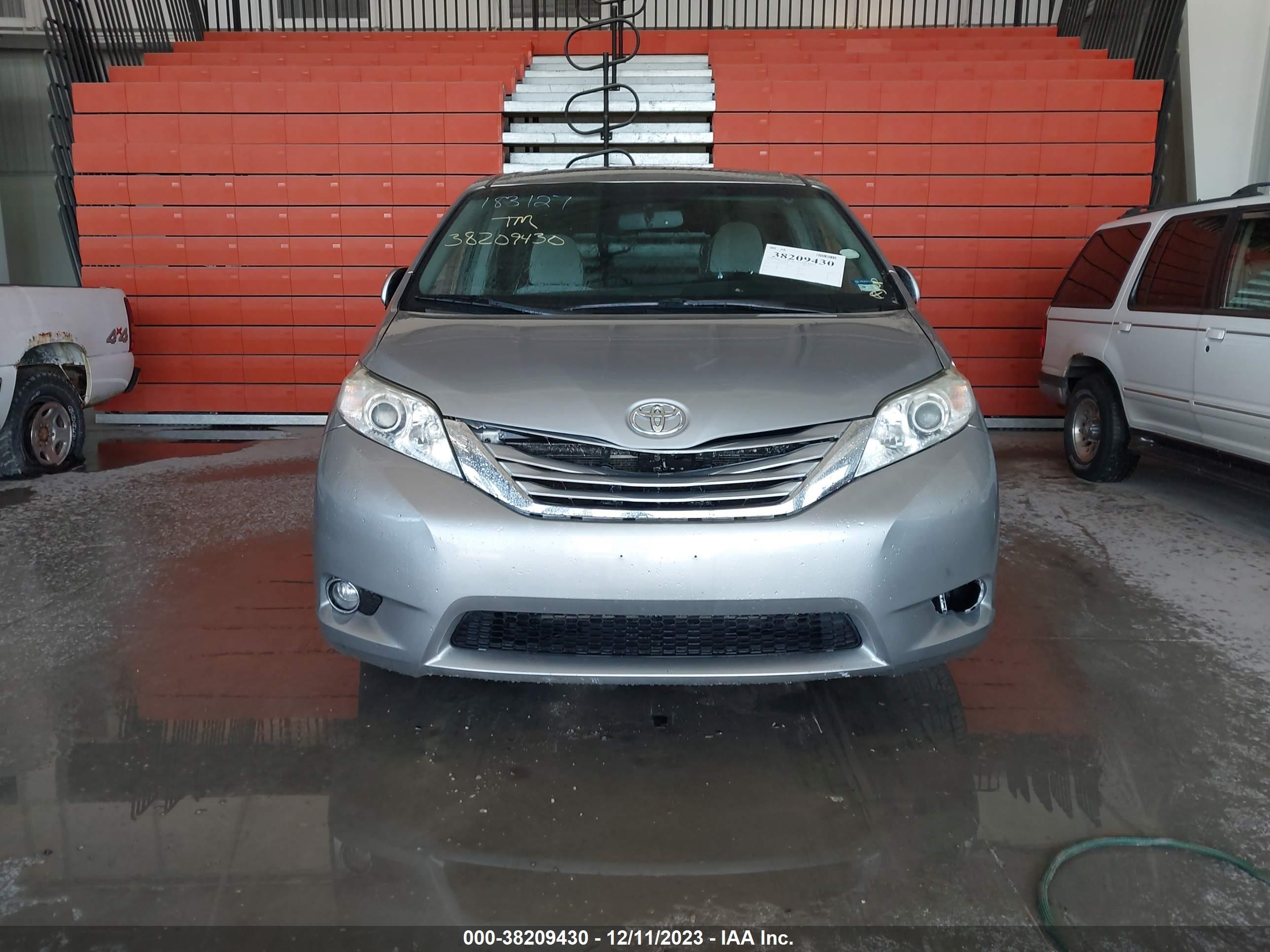 Photo 11 VIN: 5TDJZ3DC3HS183127 - TOYOTA SIENNA 