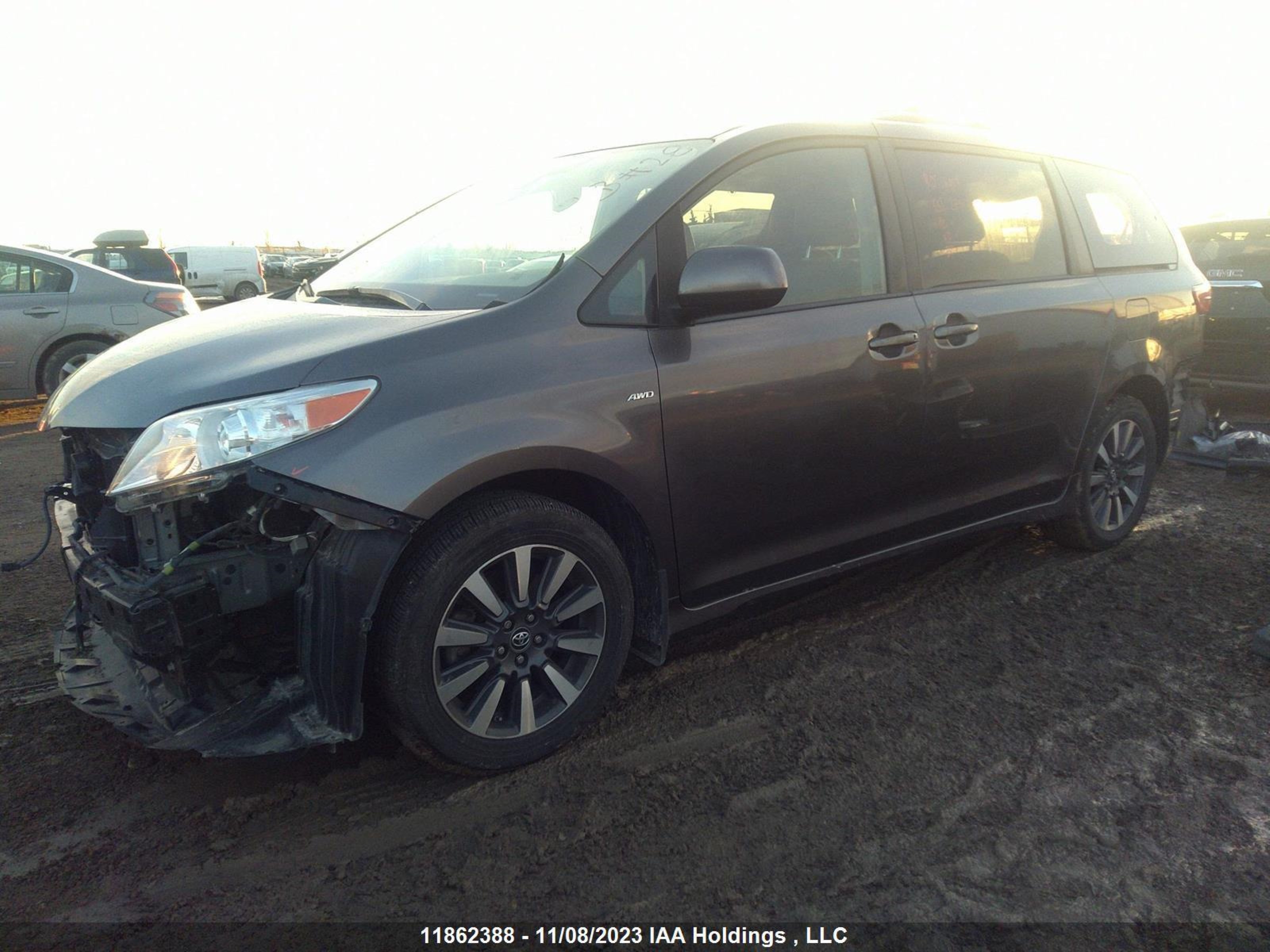 Photo 1 VIN: 5TDJZ3DC3JS192495 - TOYOTA SIENNA 