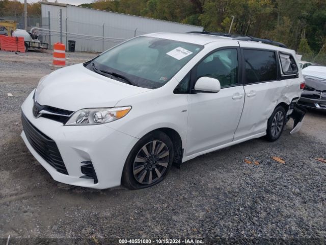 Photo 1 VIN: 5TDJZ3DC3JS202605 - TOYOTA SIENNA 