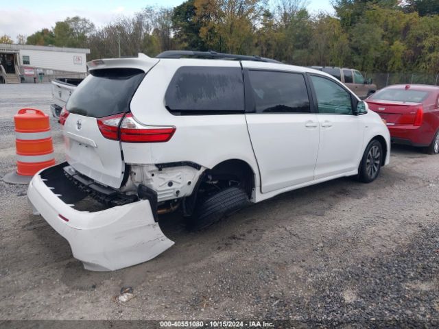 Photo 3 VIN: 5TDJZ3DC3JS202605 - TOYOTA SIENNA 