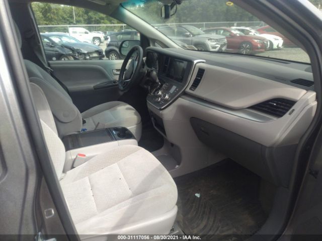 Photo 4 VIN: 5TDJZ3DC4HS158852 - TOYOTA SIENNA 