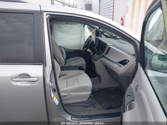 Photo 4 VIN: 5TDJZ3DC4HS178003 - TOYOTA SIENNA 