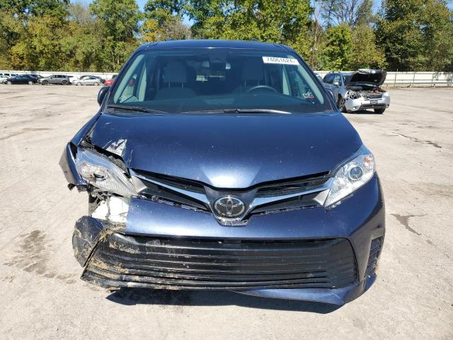 Photo 4 VIN: 5TDJZ3DC4KS220936 - TOYOTA SIENNA LE 