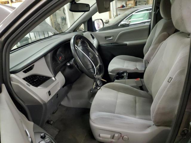 Photo 6 VIN: 5TDJZ3DC5HS148783 - TOYOTA SIENNA LE 