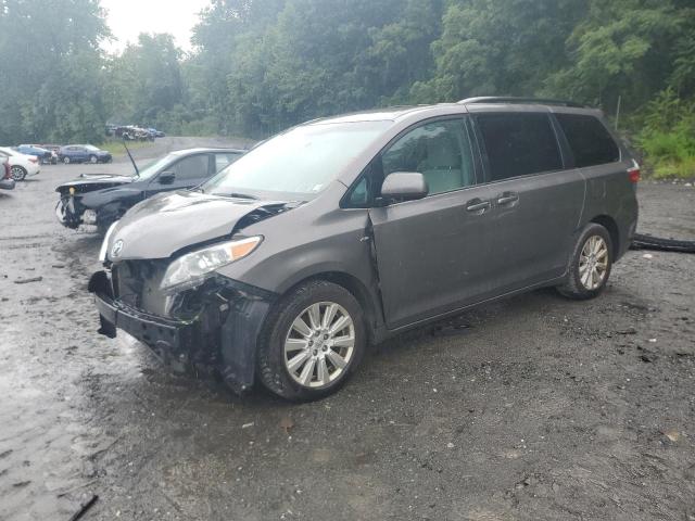 Photo 0 VIN: 5TDJZ3DC5HS154390 - TOYOTA SIENNA LE 