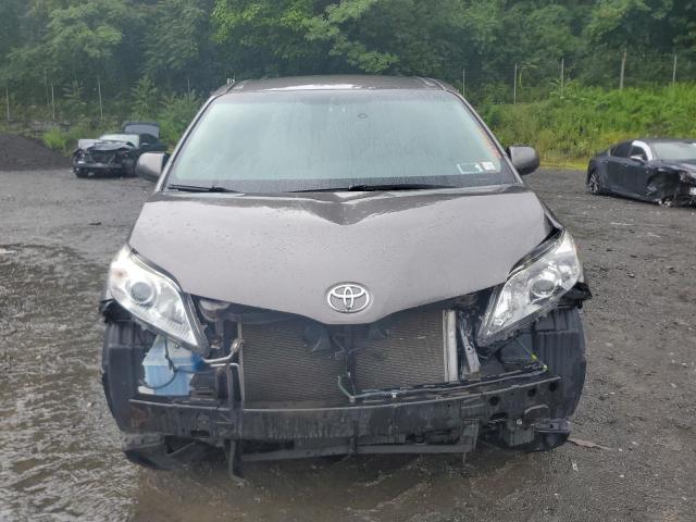 Photo 4 VIN: 5TDJZ3DC5HS154390 - TOYOTA SIENNA LE 