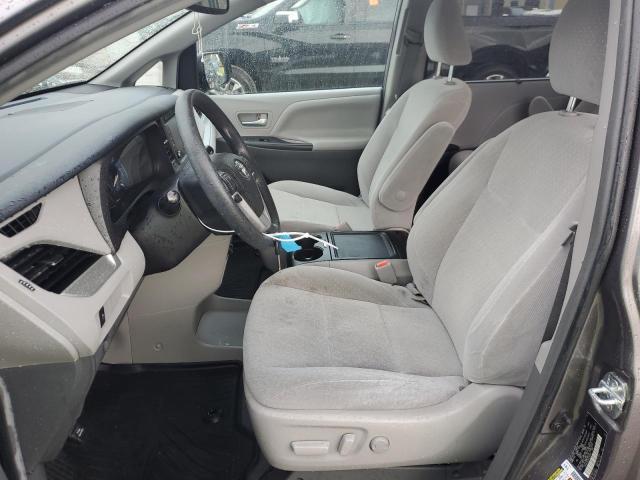 Photo 6 VIN: 5TDJZ3DC5KS218483 - TOYOTA SIENNA LE 