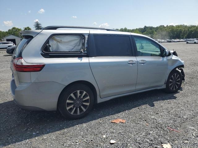 Photo 2 VIN: 5TDJZ3DC6JS189123 - TOYOTA SIENNA LE 