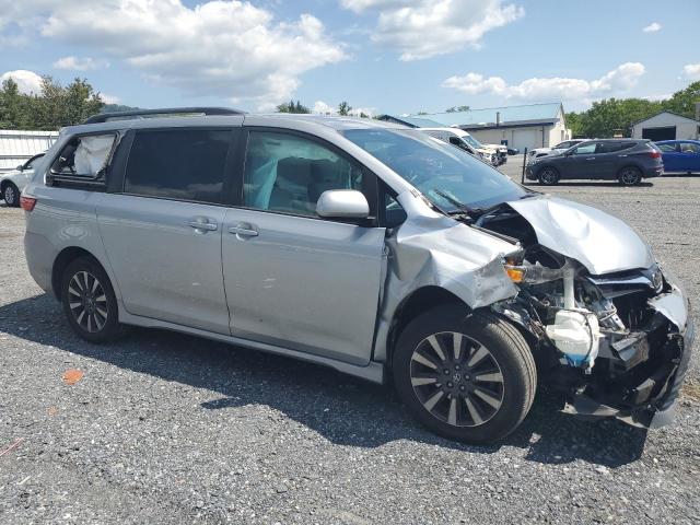 Photo 3 VIN: 5TDJZ3DC6JS189123 - TOYOTA SIENNA LE 