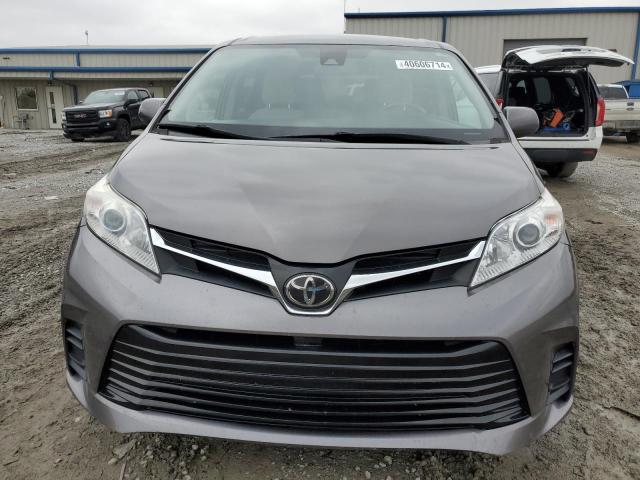 Photo 4 VIN: 5TDJZ3DC6JS194015 - TOYOTA SIENNA LE 