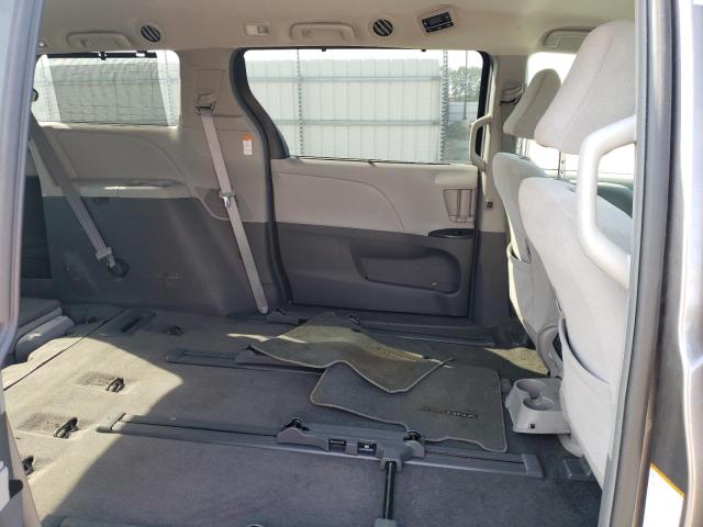 Photo 5 VIN: 5TDJZ3DC6JS203358 - TOYOTA SIENNA LE 