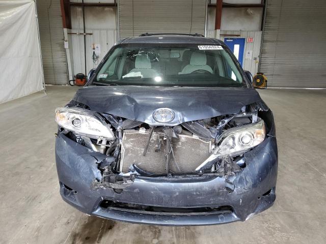 Photo 4 VIN: 5TDJZ3DC7HS146713 - TOYOTA SIENNA LE 