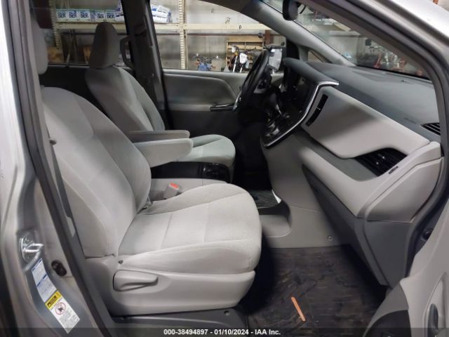 Photo 4 VIN: 5TDJZ3DC7HS160448 - TOYOTA SIENNA 