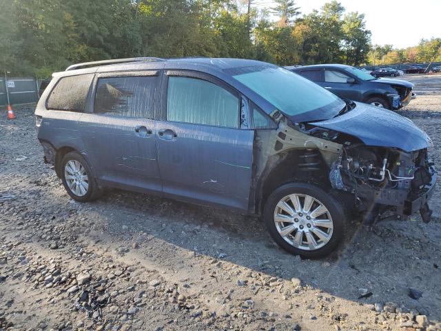 Photo 3 VIN: 5TDJZ3DC7HS165360 - TOYOTA SIENNA LE 