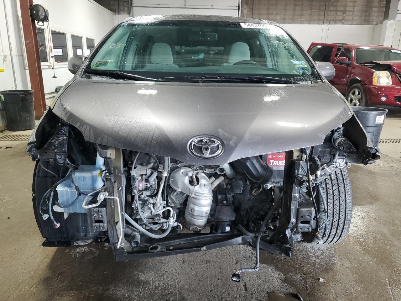 Photo 4 VIN: 5TDJZ3DC7HS167593 - TOYOTA SIENNA 