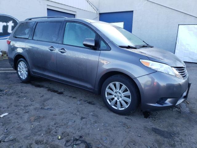 Photo 3 VIN: 5TDJZ3DC7HS183390 - TOYOTA SIENNA LE 