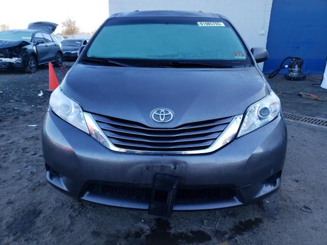 Photo 4 VIN: 5TDJZ3DC7HS183390 - TOYOTA SIENNA LE 