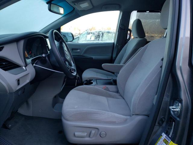 Photo 6 VIN: 5TDJZ3DC7HS183390 - TOYOTA SIENNA LE 