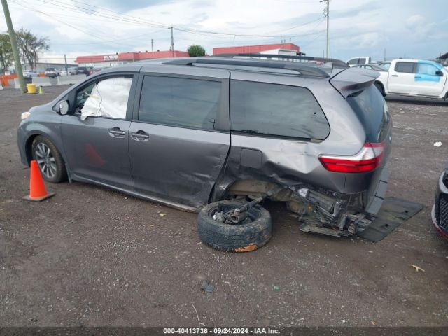 Photo 2 VIN: 5TDJZ3DC7JS189423 - TOYOTA SIENNA 