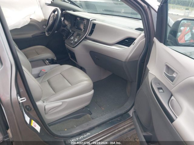 Photo 4 VIN: 5TDJZ3DC7JS189423 - TOYOTA SIENNA 