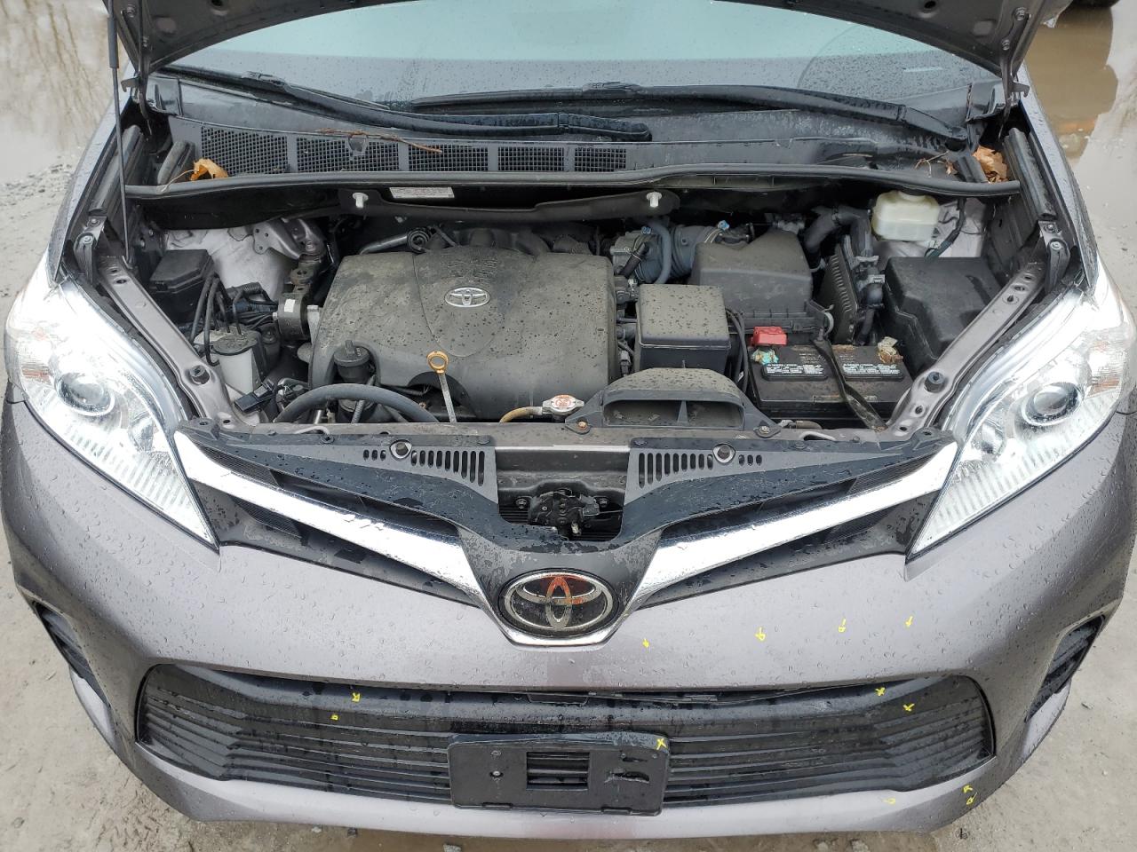 Photo 10 VIN: 5TDJZ3DC7KS224530 - TOYOTA SIENNA 