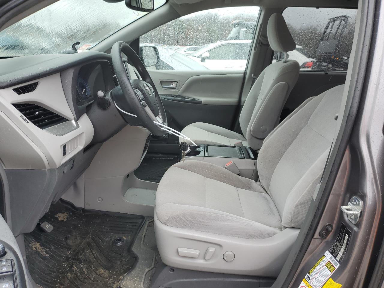 Photo 6 VIN: 5TDJZ3DC7KS224530 - TOYOTA SIENNA 