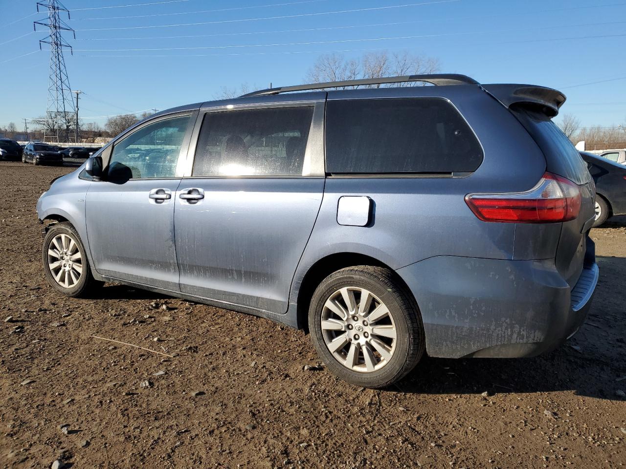 Photo 1 VIN: 5TDJZ3DC8HS149846 - TOYOTA SIENNA 