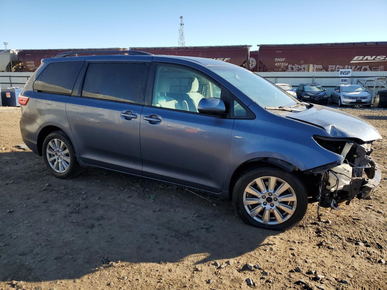 Photo 3 VIN: 5TDJZ3DC8HS149846 - TOYOTA SIENNA 