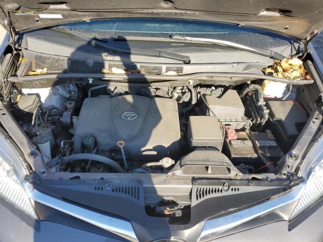 Photo 11 VIN: 5TDJZ3DC8JS197577 - TOYOTA SIENNA LE 