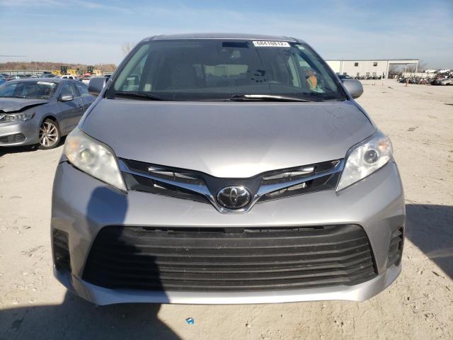 Photo 4 VIN: 5TDJZ3DC8JS202292 - TOYOTA SIENNA LE 