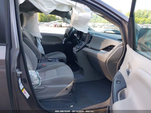 Photo 4 VIN: 5TDJZ3DC8KS223791 - TOYOTA SIENNA 