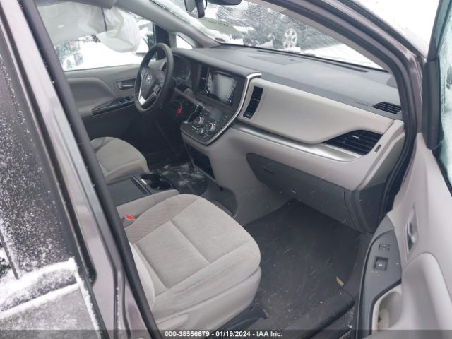 Photo 4 VIN: 5TDJZ3DC8LS240253 - TOYOTA SIENNA 