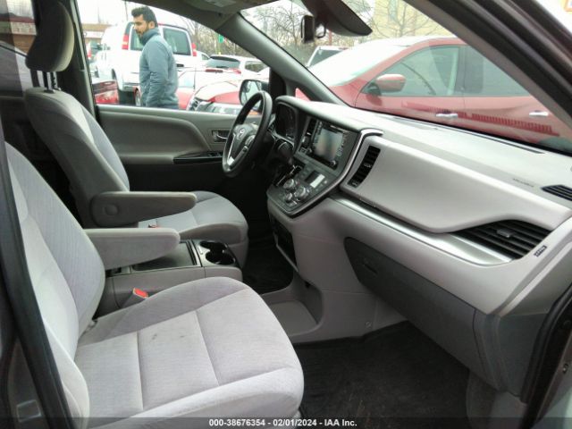 Photo 4 VIN: 5TDJZ3DC9LS247213 - TOYOTA SIENNA 