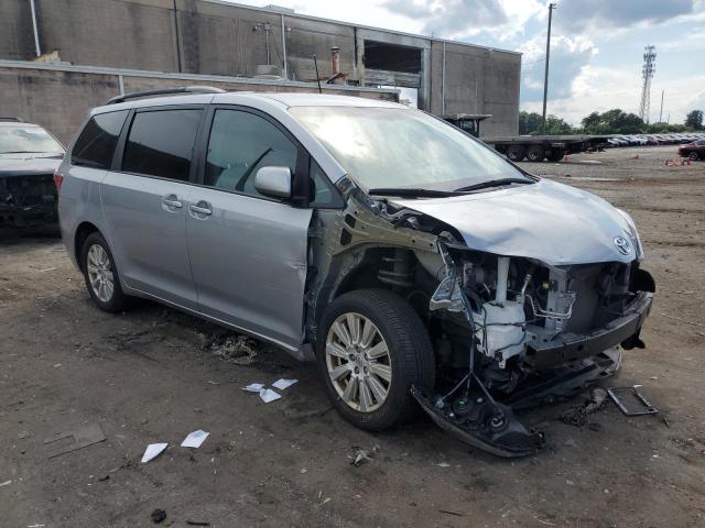 Photo 3 VIN: 5TDJZ3DCXHS170424 - TOYOTA SIENNA LE 