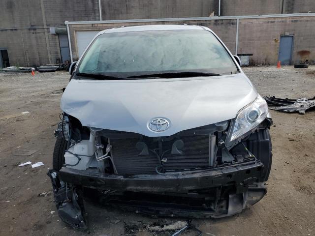 Photo 4 VIN: 5TDJZ3DCXHS170424 - TOYOTA SIENNA LE 