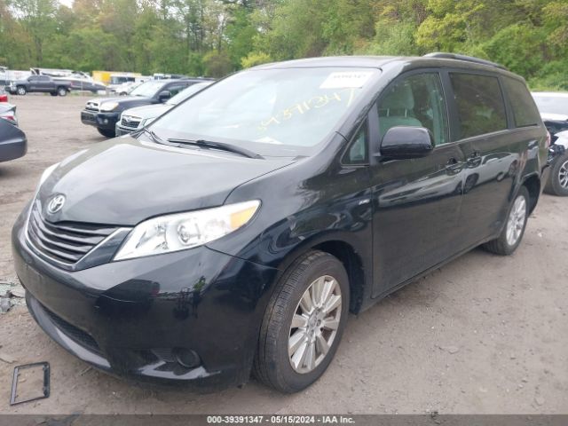 Photo 1 VIN: 5TDJZ3DCXHS186347 - TOYOTA SIENNA 