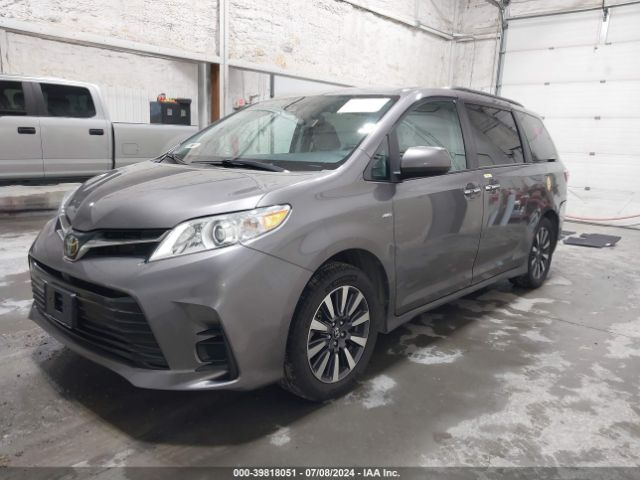 Photo 1 VIN: 5TDJZ3DCXKS225638 - TOYOTA SIENNA 