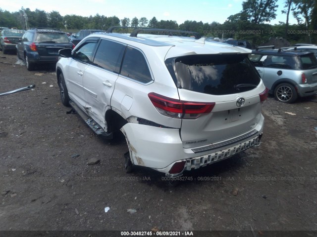 Photo 2 VIN: 5TDJZRFH0HS482456 - TOYOTA HIGHLANDER 