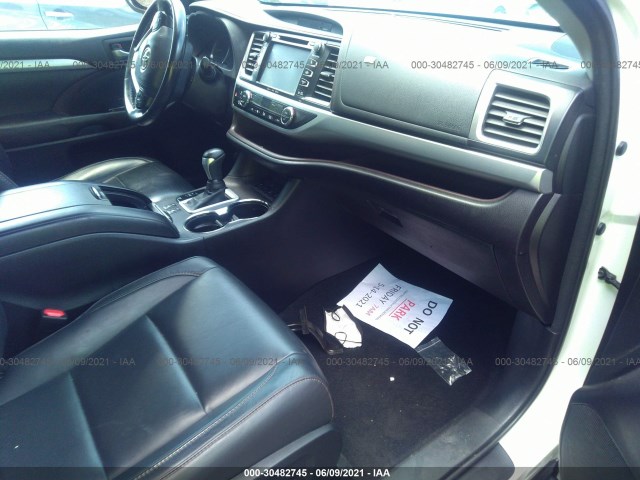 Photo 4 VIN: 5TDJZRFH0HS482456 - TOYOTA HIGHLANDER 