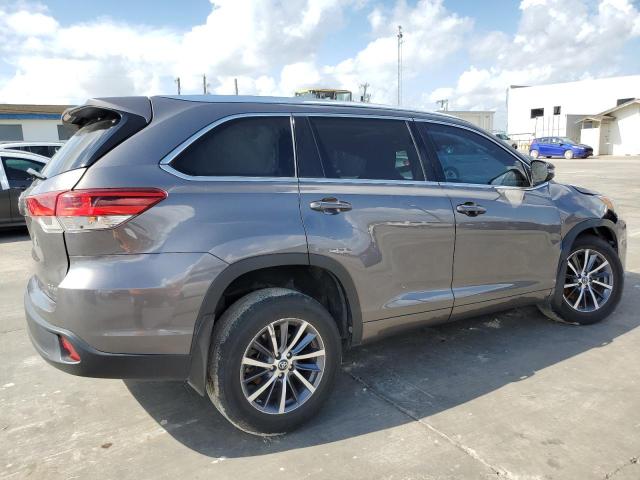 Photo 2 VIN: 5TDJZRFH0JS523531 - TOYOTA HIGHLANDER 