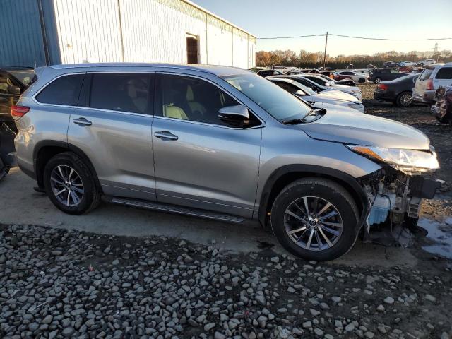 Photo 3 VIN: 5TDJZRFH0JS534187 - TOYOTA HIGHLANDER 