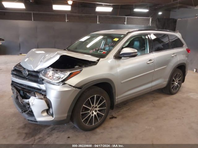 Photo 1 VIN: 5TDJZRFH0JS540457 - TOYOTA HIGHLANDER 