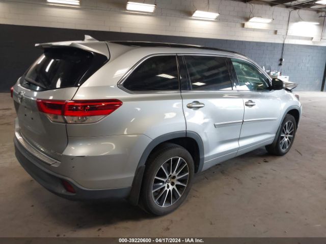 Photo 3 VIN: 5TDJZRFH0JS540457 - TOYOTA HIGHLANDER 