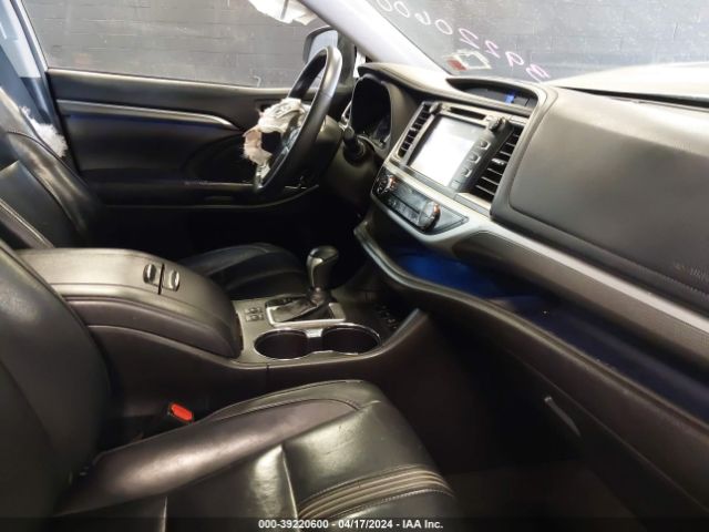 Photo 4 VIN: 5TDJZRFH0JS540457 - TOYOTA HIGHLANDER 