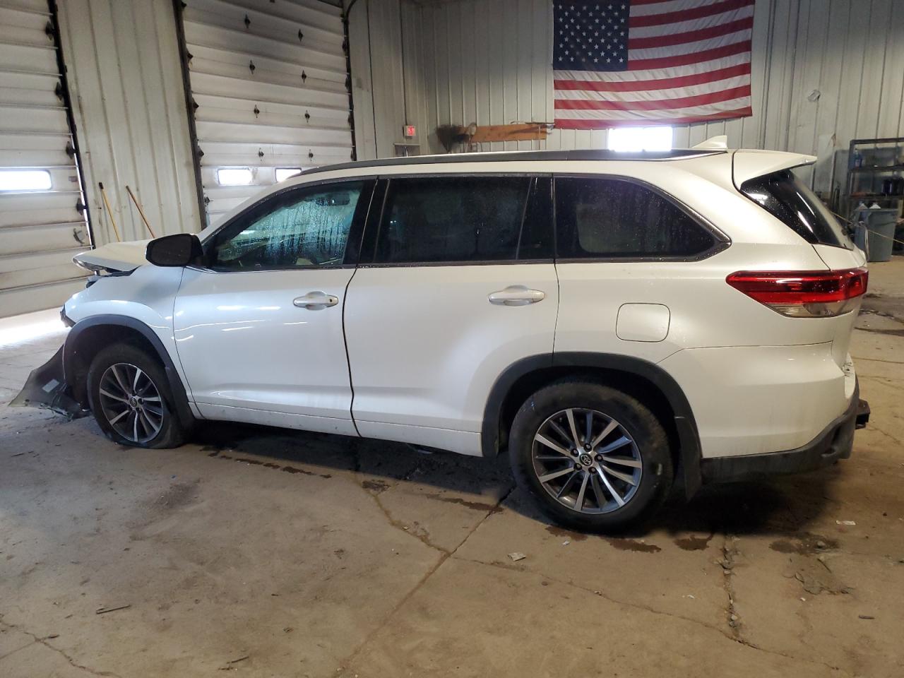 Photo 1 VIN: 5TDJZRFH0JS551040 - TOYOTA HIGHLANDER 