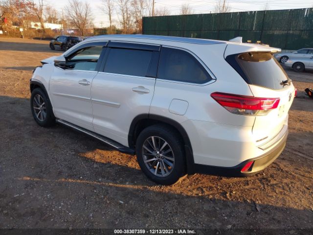 Photo 2 VIN: 5TDJZRFH0JS813073 - TOYOTA HIGHLANDER 