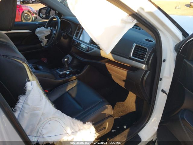 Photo 4 VIN: 5TDJZRFH0JS813073 - TOYOTA HIGHLANDER 