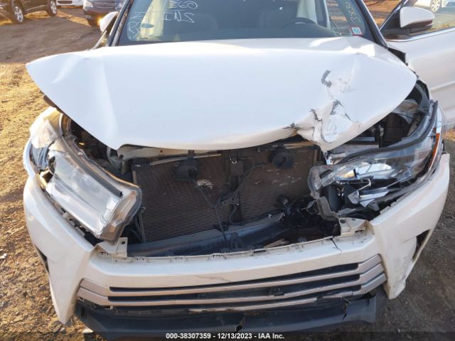 Photo 9 VIN: 5TDJZRFH0JS813073 - TOYOTA HIGHLANDER 