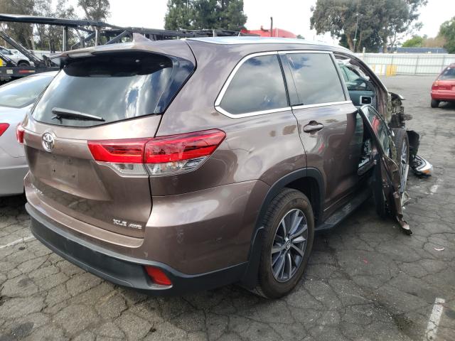 Photo 3 VIN: 5TDJZRFH0JS848423 - TOYOTA HIGHLANDER 