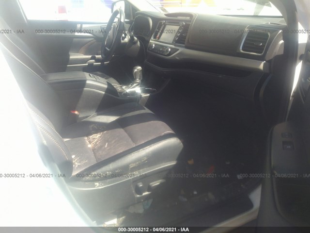 Photo 4 VIN: 5TDJZRFH0JS873094 - TOYOTA HIGHLANDER 